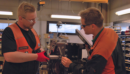 Two operators at the Tampere center.